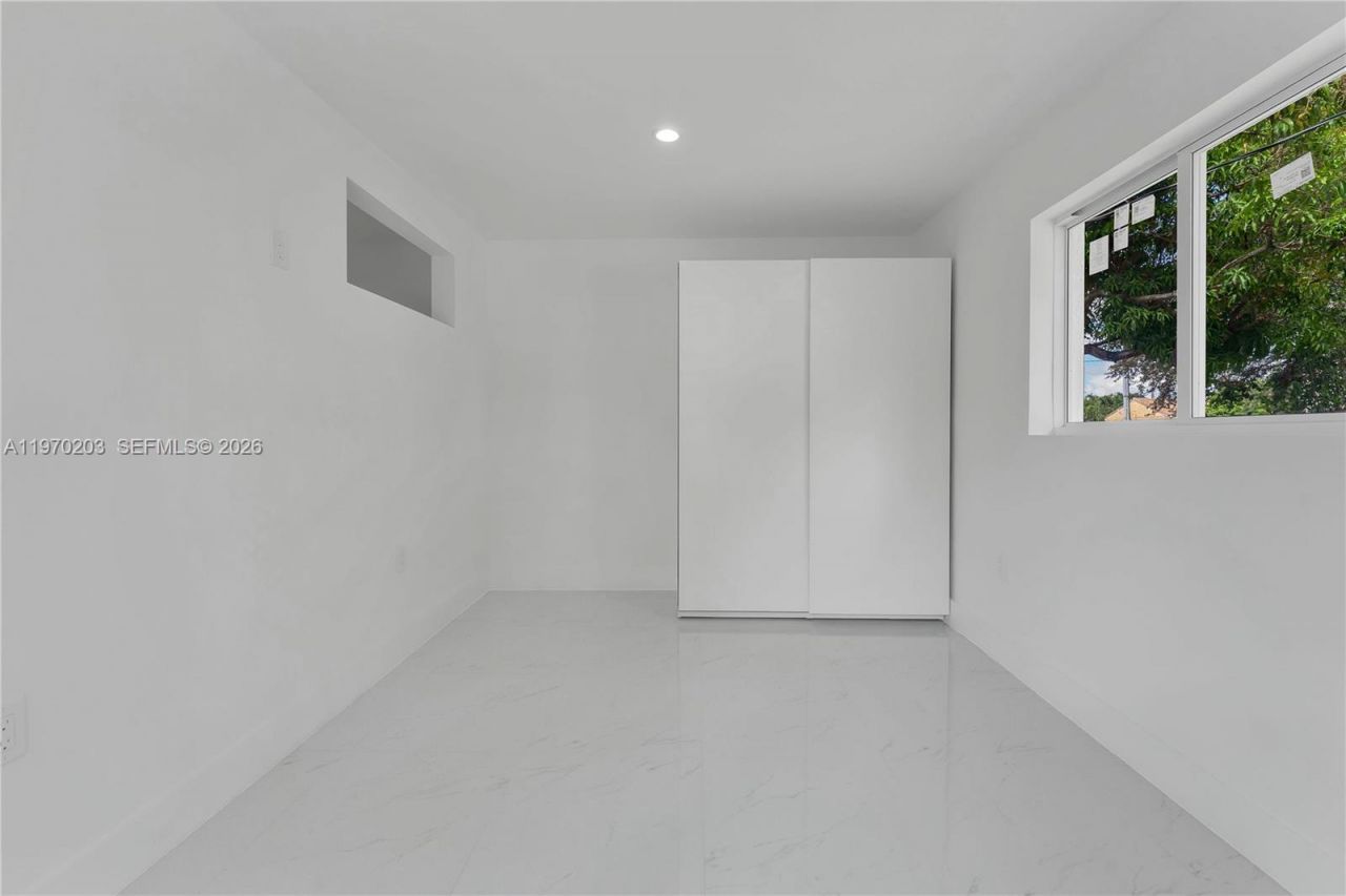 521 NW 33rd Ave , Miami, FL 33125 Photo