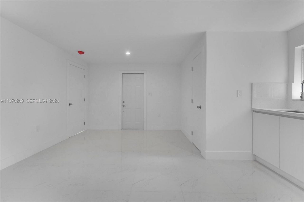 521 NW 33rd Ave , Miami, FL 33125 Photo