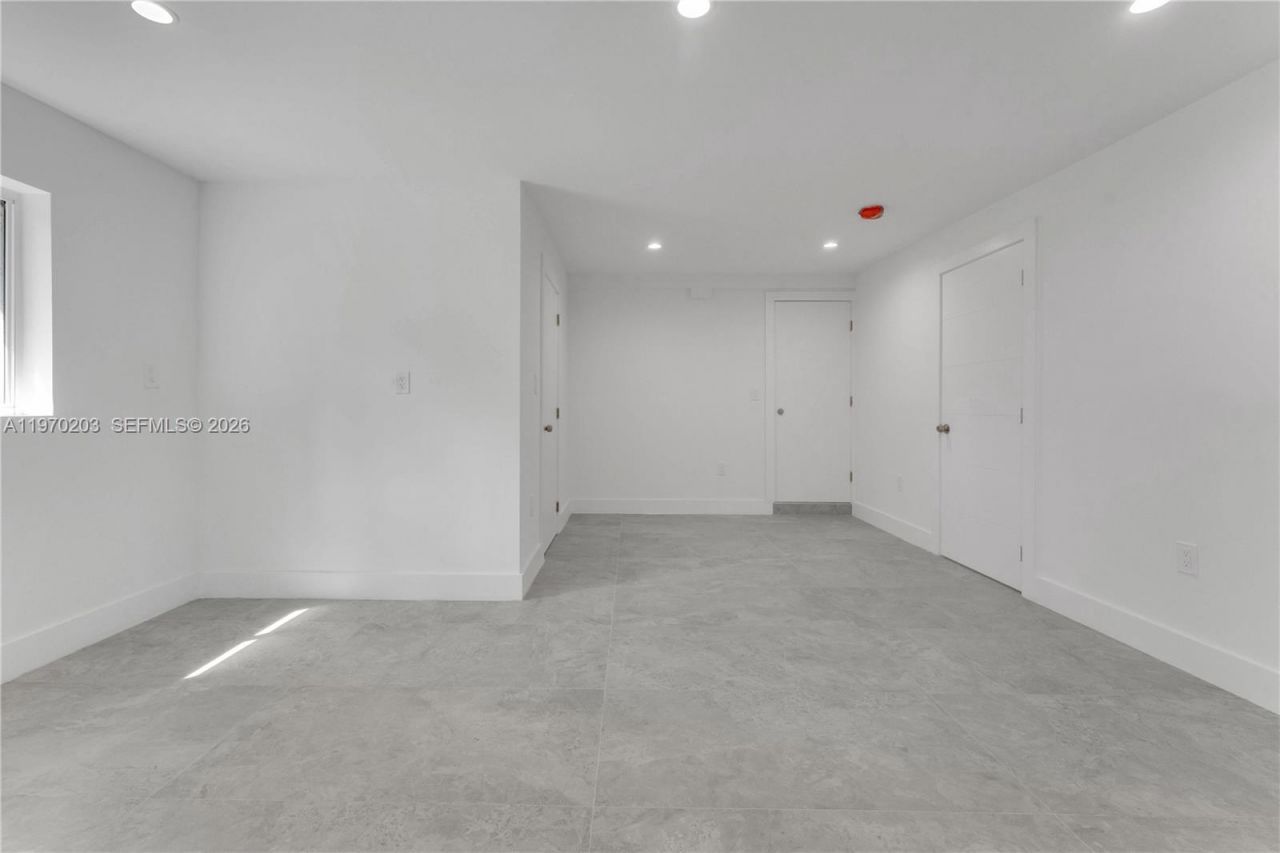 521 NW 33rd Ave , Miami, FL 33125 Photo