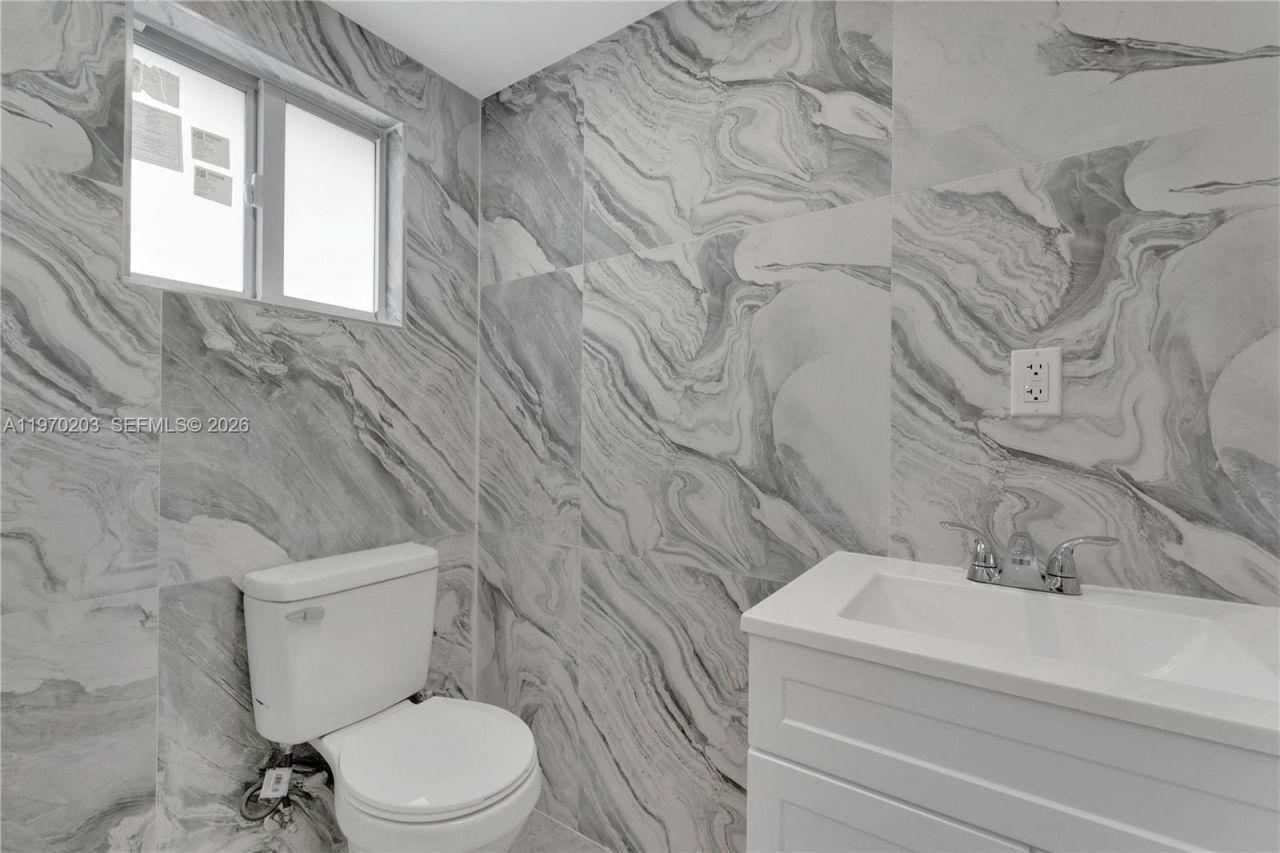 521 NW 33rd Ave , Miami, FL 33125 Photo