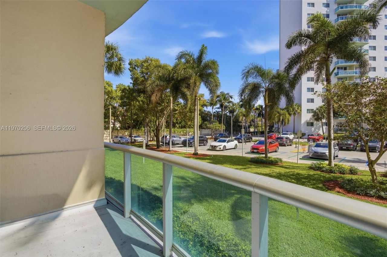 19390 Collins Ave , Unit 120, Sunny Isles Beach, FL 33160 Photo