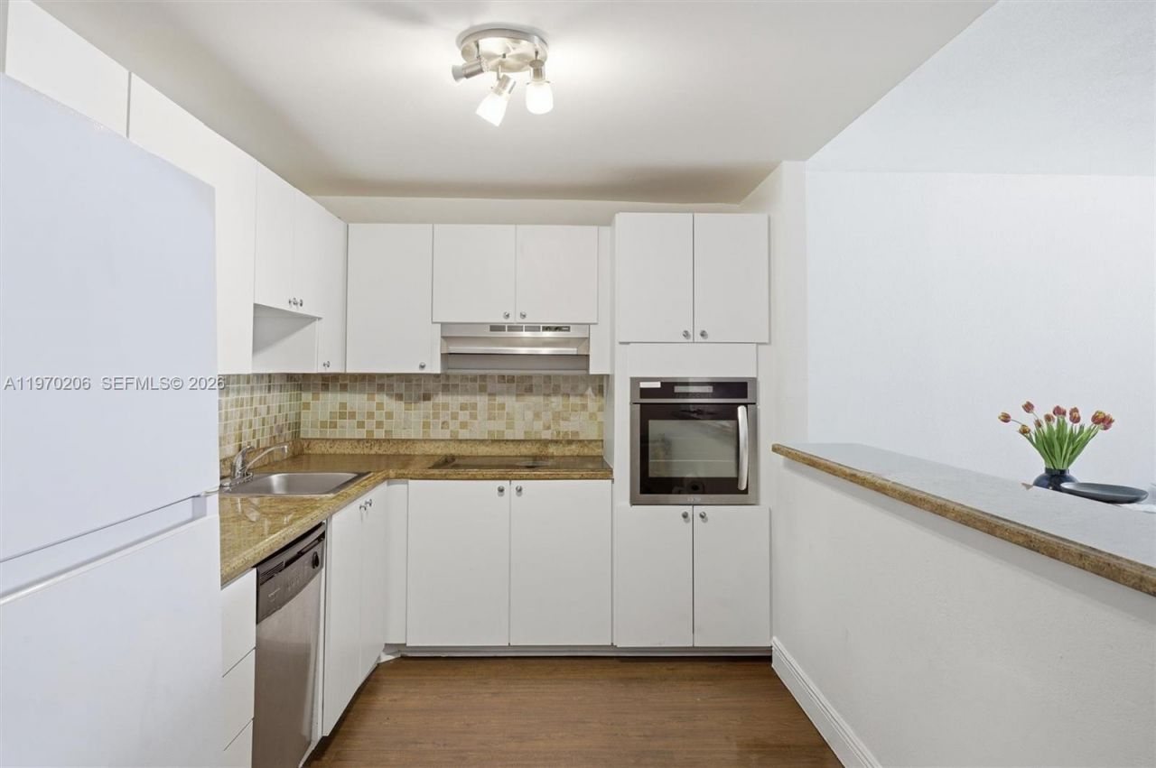 19390 Collins Ave , Unit 120, Sunny Isles Beach, FL 33160 Photo