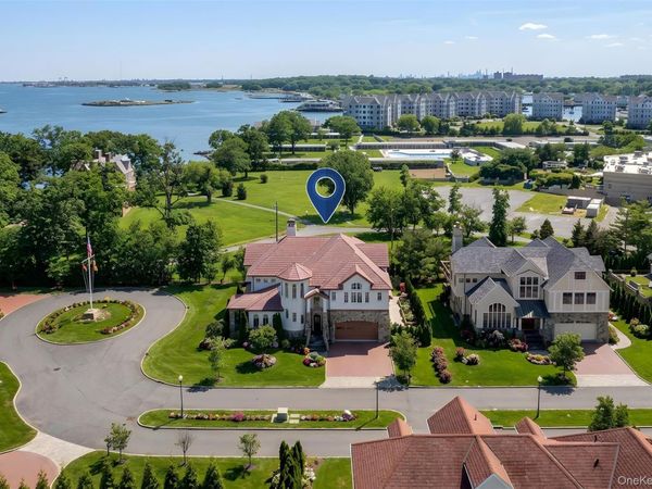 9 Brittany Lane, New Rochelle, NY 10805