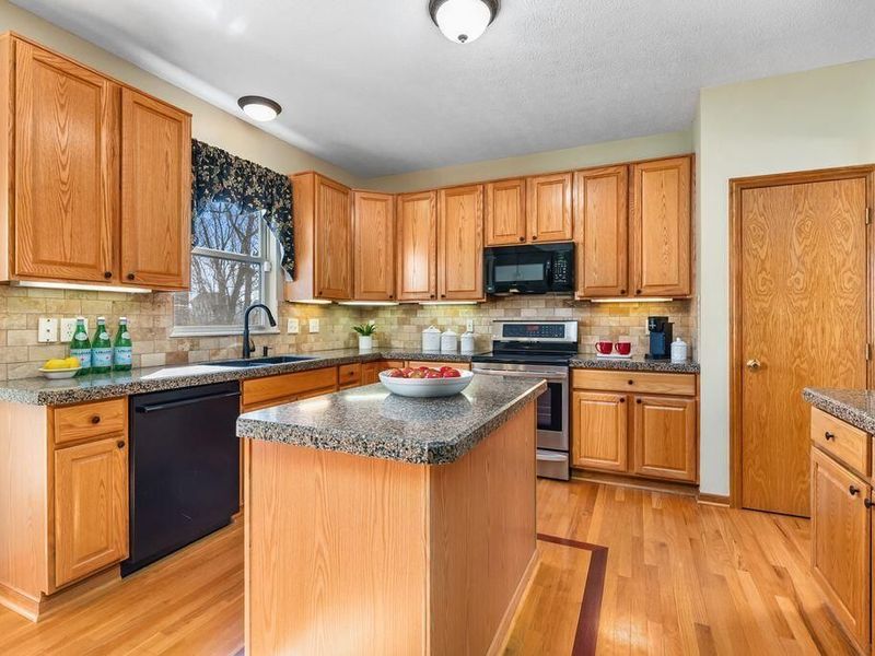 8145 Reynoldswood Drive, Reynoldsburg, OH 43068 Photo 7