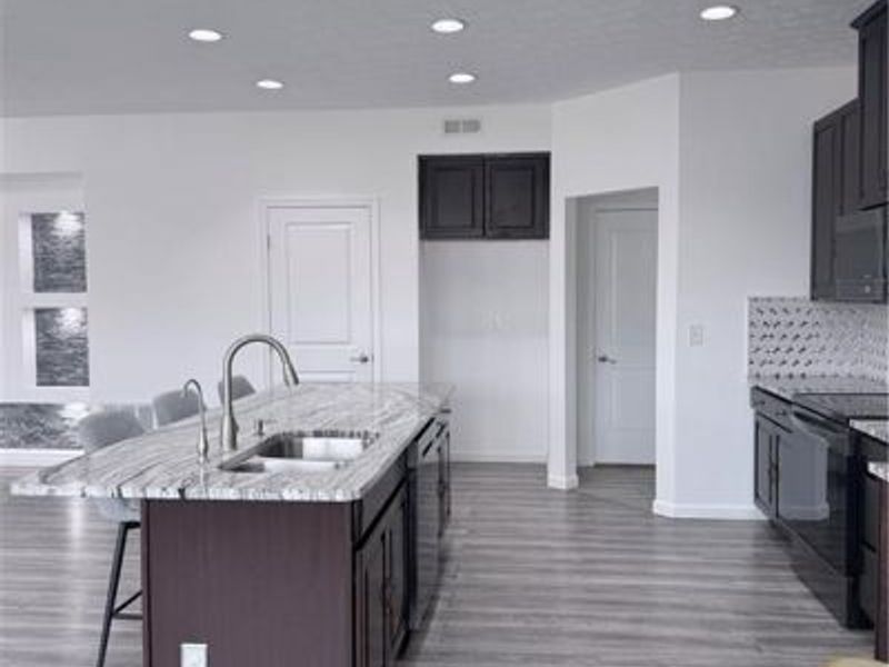 8127 Bushclover Drive, Tipp City, OH 45371 Photo 17