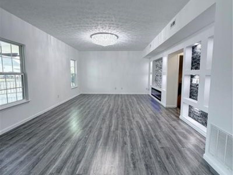 8127 Bushclover Drive, Tipp City, OH 45371 Photo 9