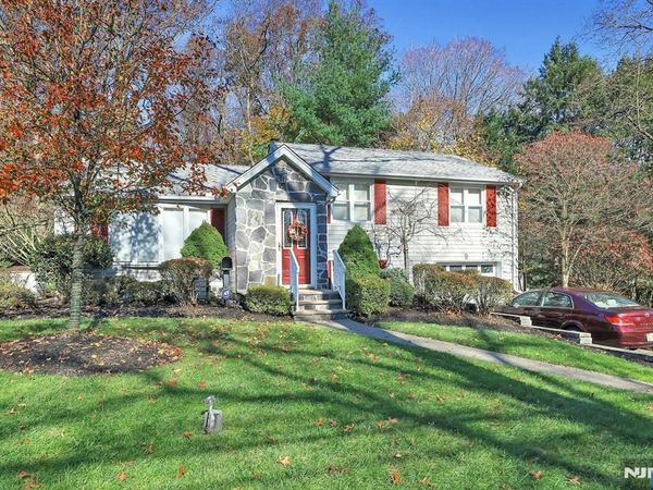 9 Lockwood Lane, CLOSTER, NJ 07624