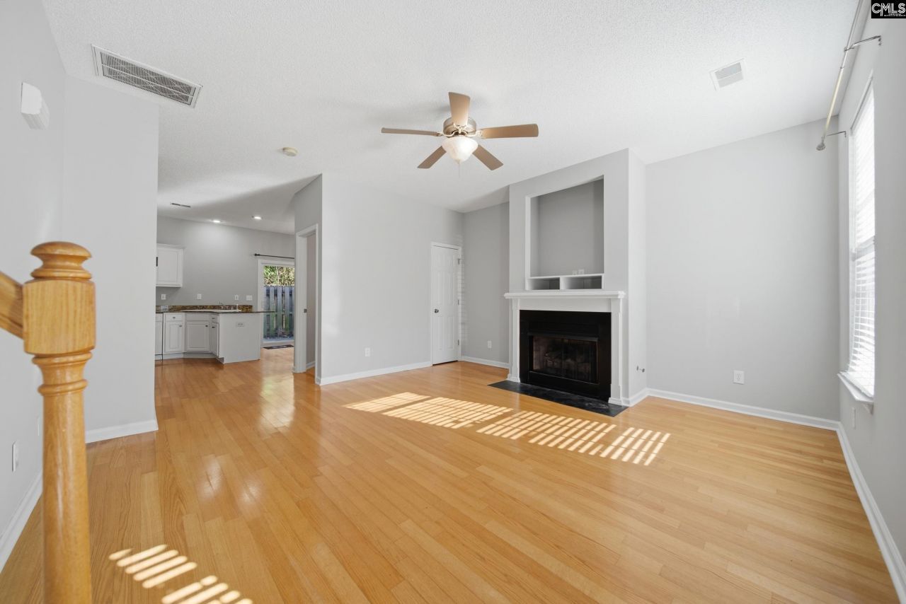 102 Tuscany Court  Photo 4