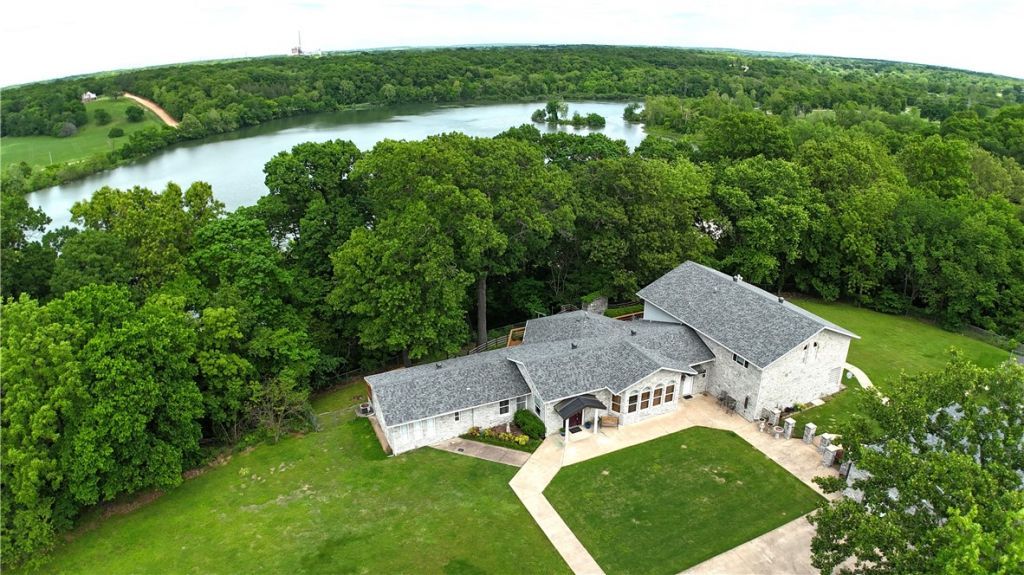 14242 Lake Forrest Heights Road Siloam Springs, AR 72761