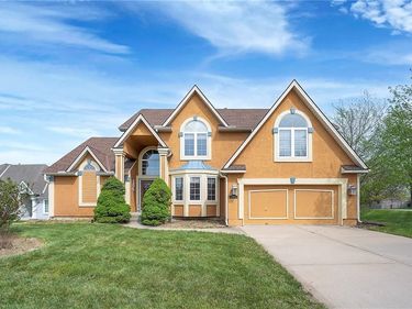 6201 N KENSINGTON Court, Kansas City, MO 64119
