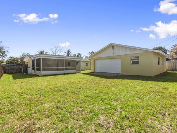 924 SE Dolphin Drive, Stuart, FL 34996