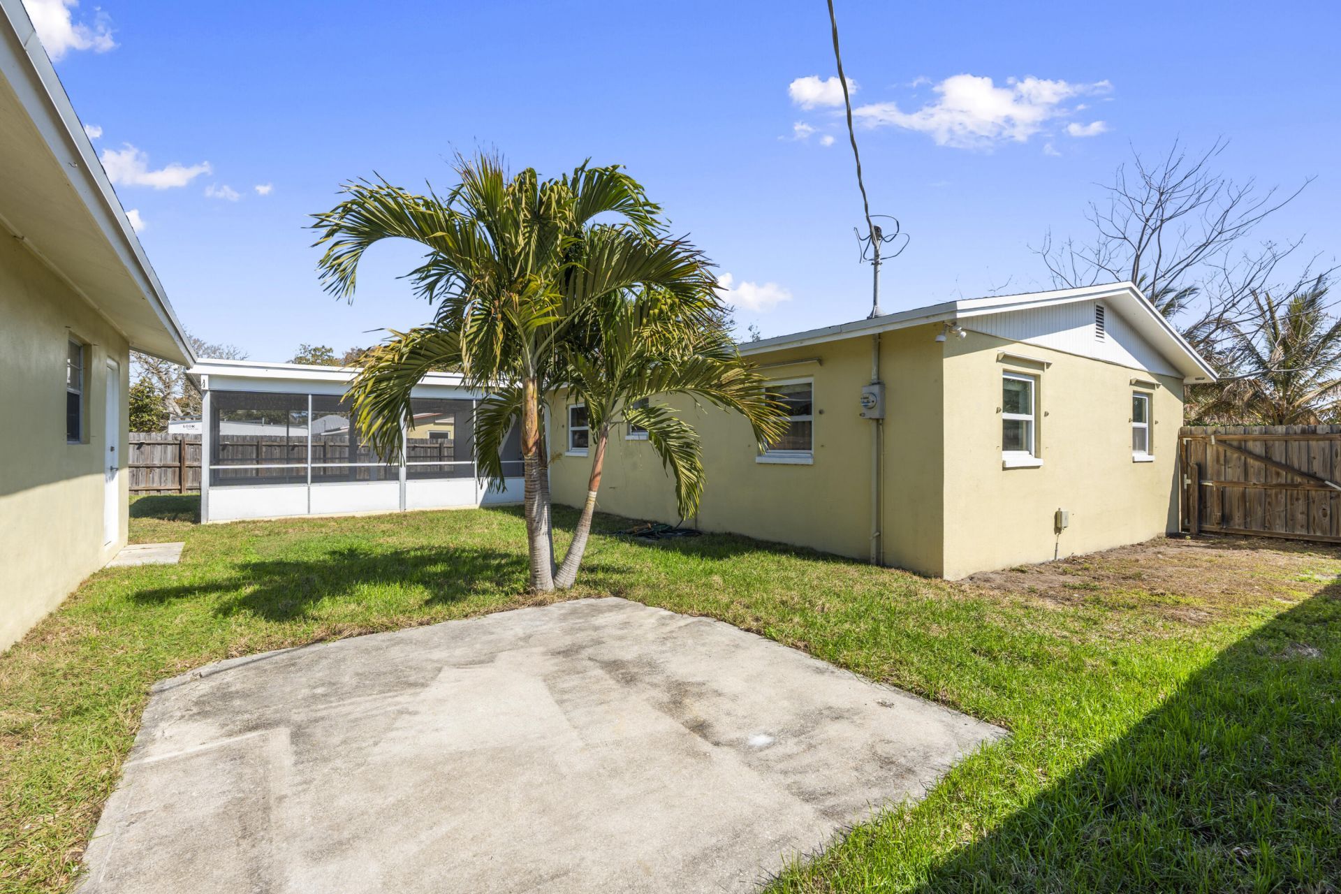 924 SE Dolphin Drive, Stuart, FL 34996 Photo