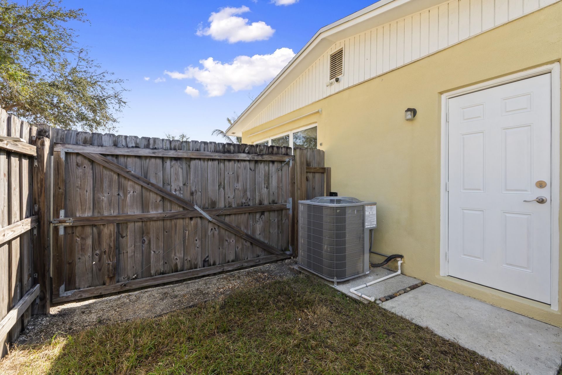 924 SE Dolphin Drive, Stuart, FL 34996 Photo