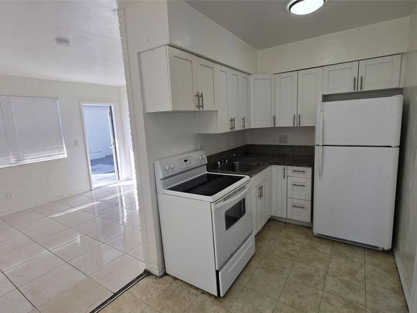 16951 NE 18th Avenue, Unit 5, North Miami Beach, FL 33162