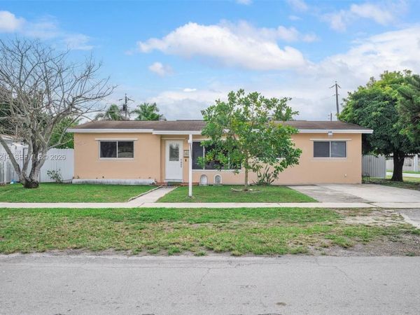 590 W 35th Pl, Hialeah, FL 33012