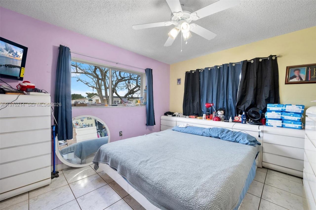 590 W 35th Pl, Hialeah, FL 33012 Photo