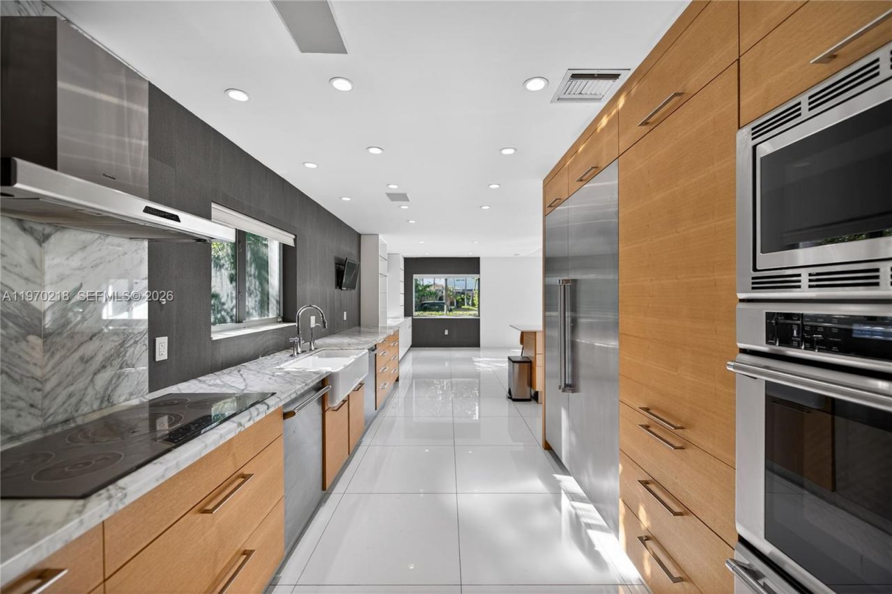 1000 N Shore Dr, Miami Beach, FL 33141 Photo