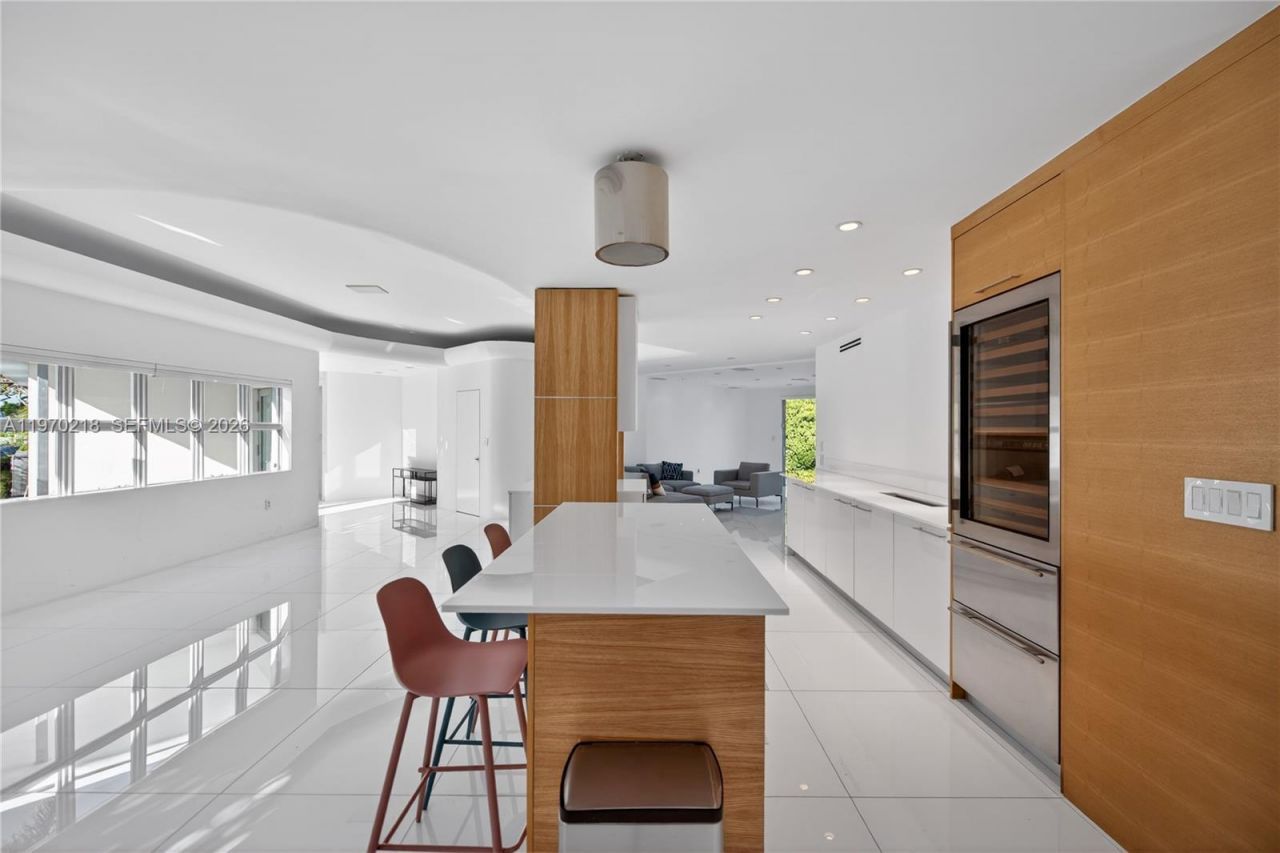 1000 N Shore Dr, Miami Beach, FL 33141 Photo