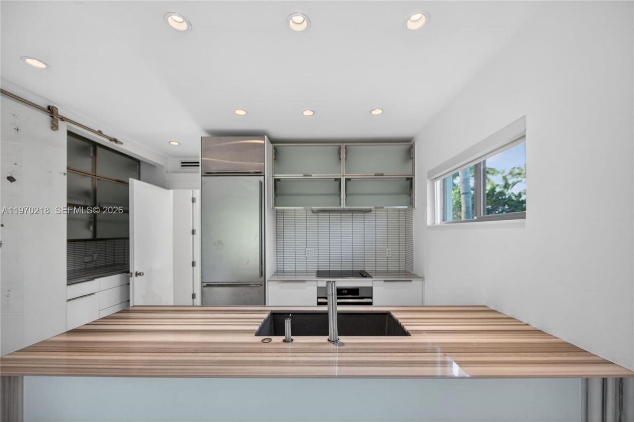 1000 N Shore Dr, Miami Beach, FL 33141 Photo