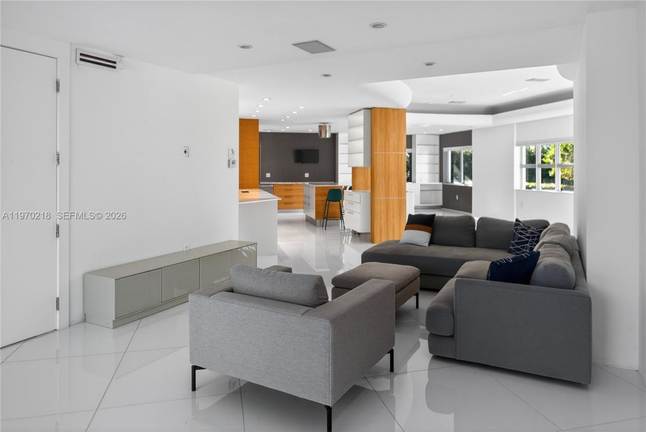 1000 N Shore Dr, Miami Beach, FL 33141 Photo