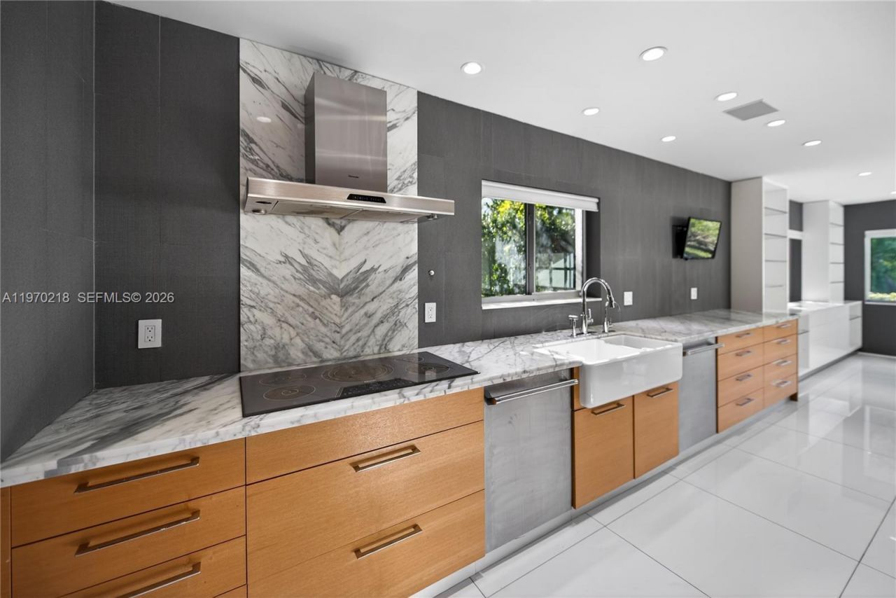 1000 N Shore Dr, Miami Beach, FL 33141 Photo