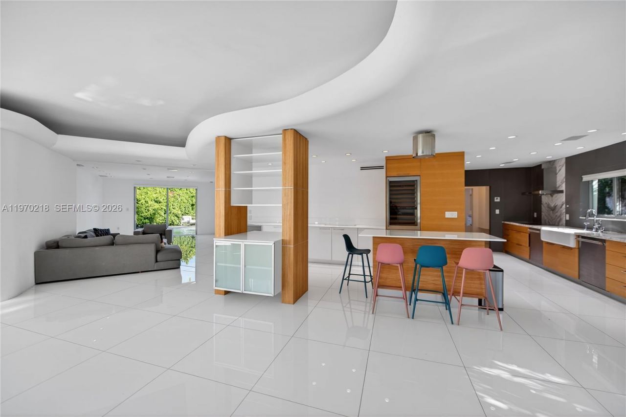 1000 N Shore Dr, Miami Beach, FL 33141 Photo