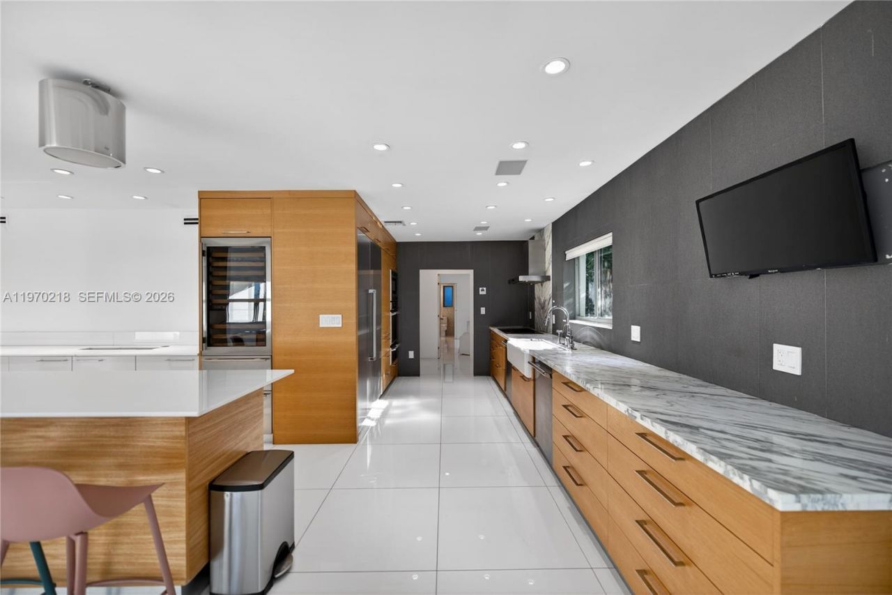 1000 N Shore Dr, Miami Beach, FL 33141 Photo