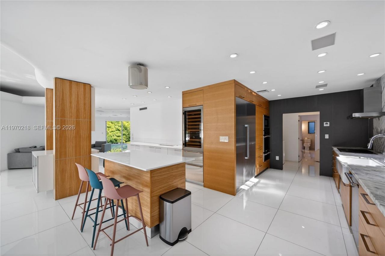 1000 N Shore Dr, Miami Beach, FL 33141 Photo