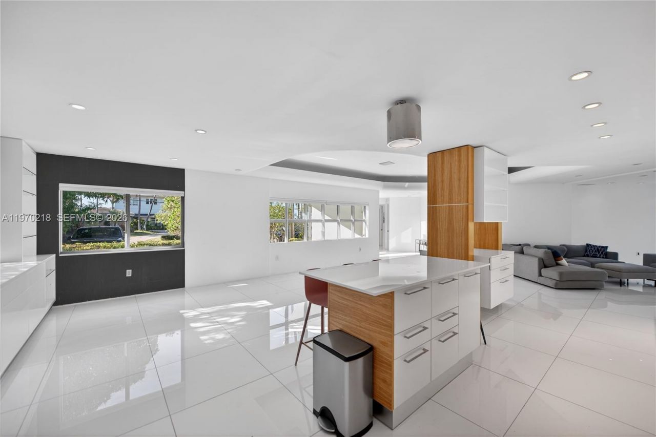 1000 N Shore Dr, Miami Beach, FL 33141 Photo