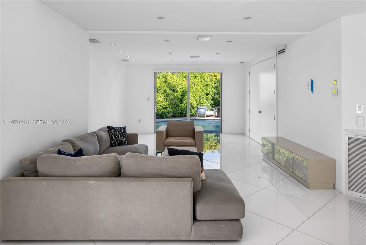 1000 N Shore Dr, Miami Beach, FL 33141 Photo