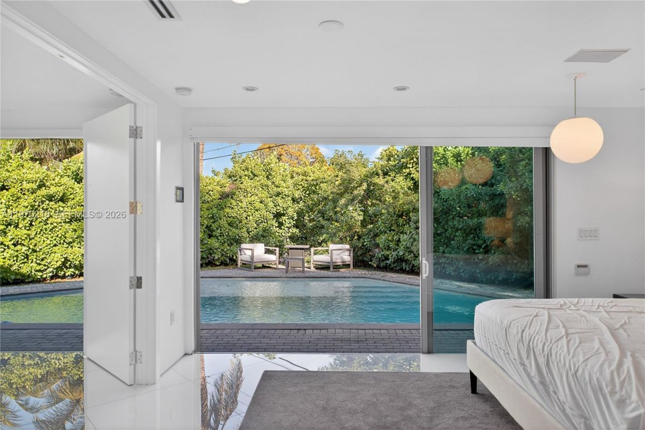 1000 N Shore Dr, Miami Beach, FL 33141 Photo