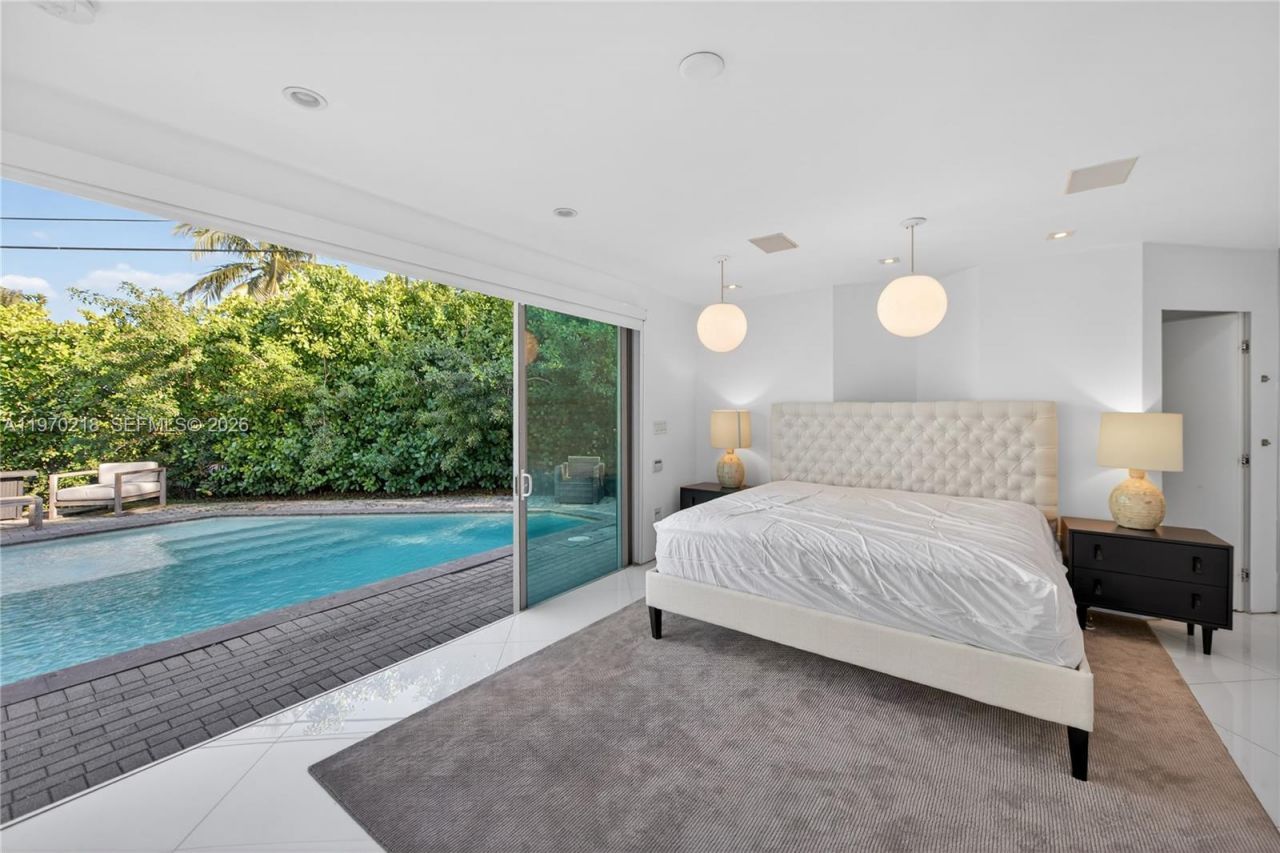 1000 N Shore Dr, Miami Beach, FL 33141 Photo