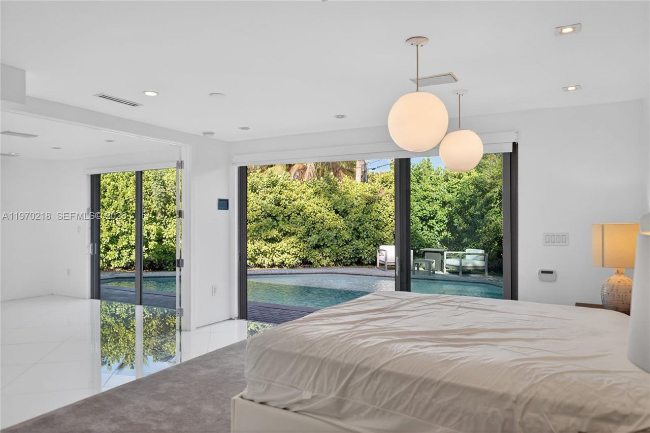 1000 N Shore Dr, Miami Beach, FL 33141 Photo