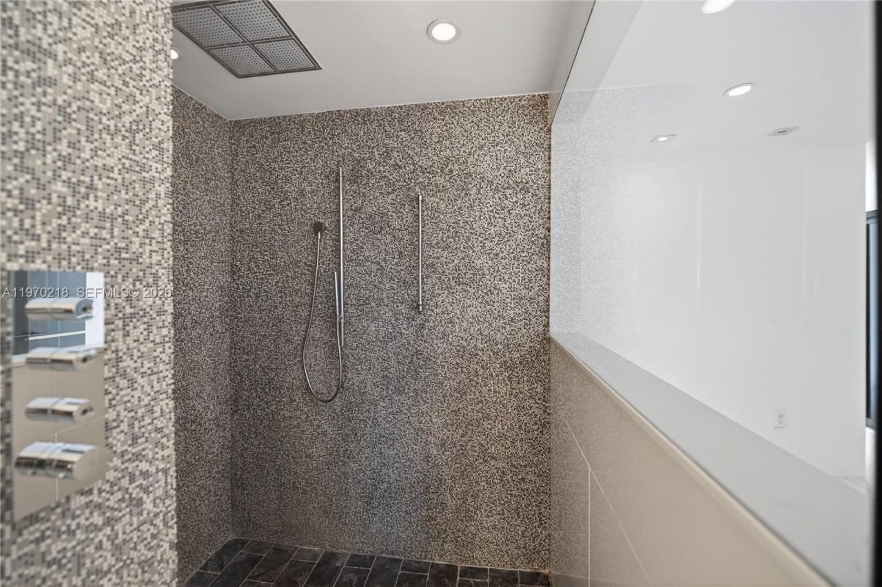 1000 N Shore Dr, Miami Beach, FL 33141 Photo