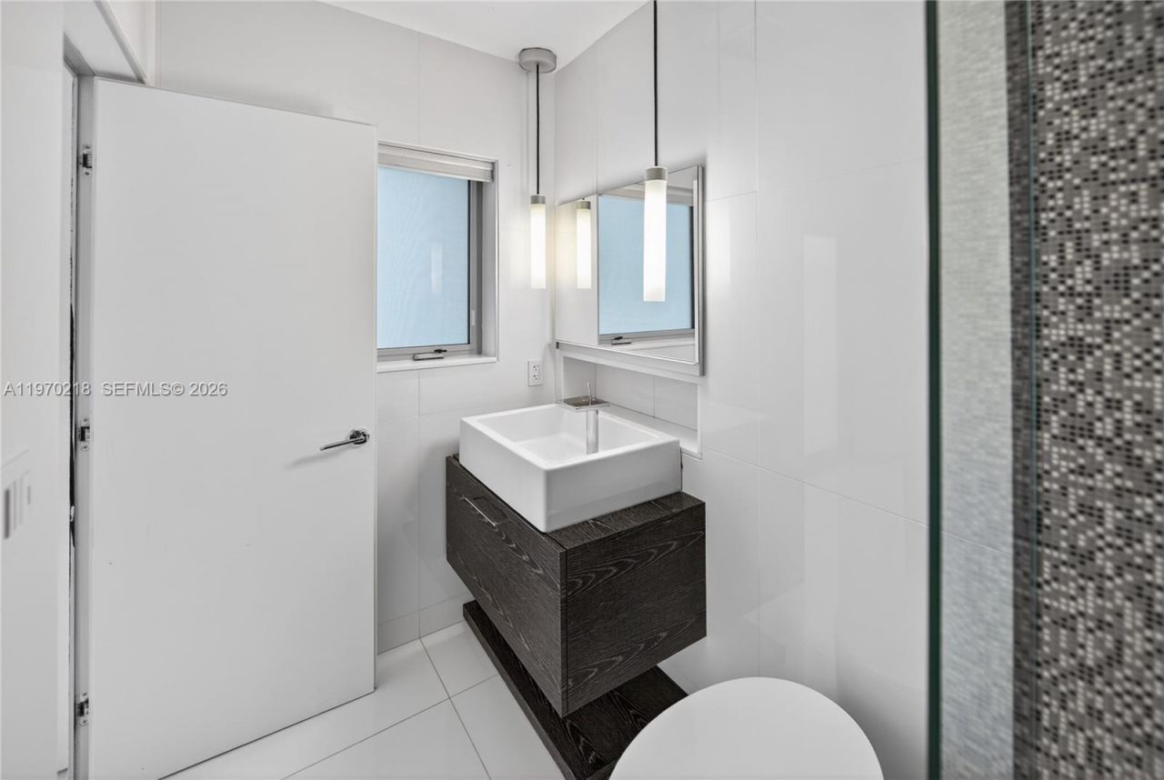 1000 N Shore Dr, Miami Beach, FL 33141 Photo