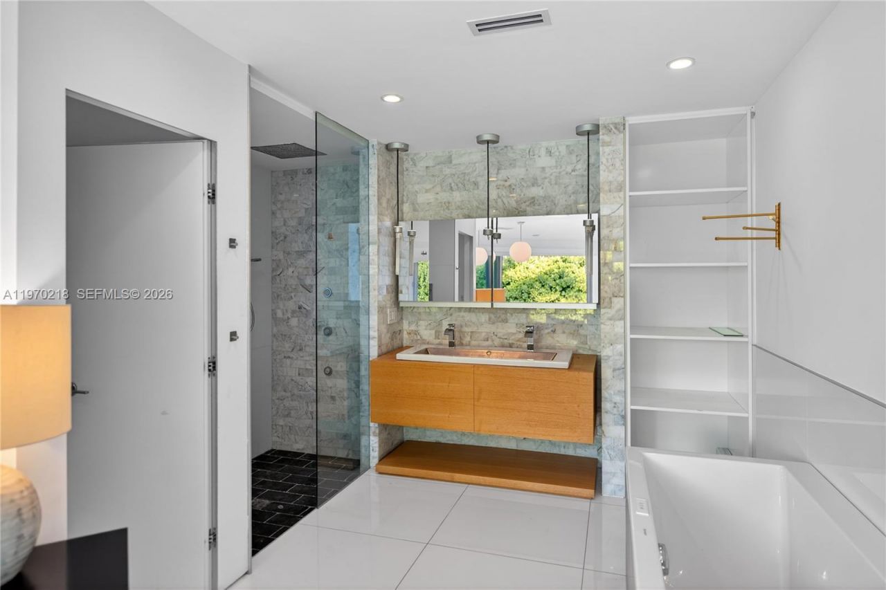 1000 N Shore Dr, Miami Beach, FL 33141 Photo