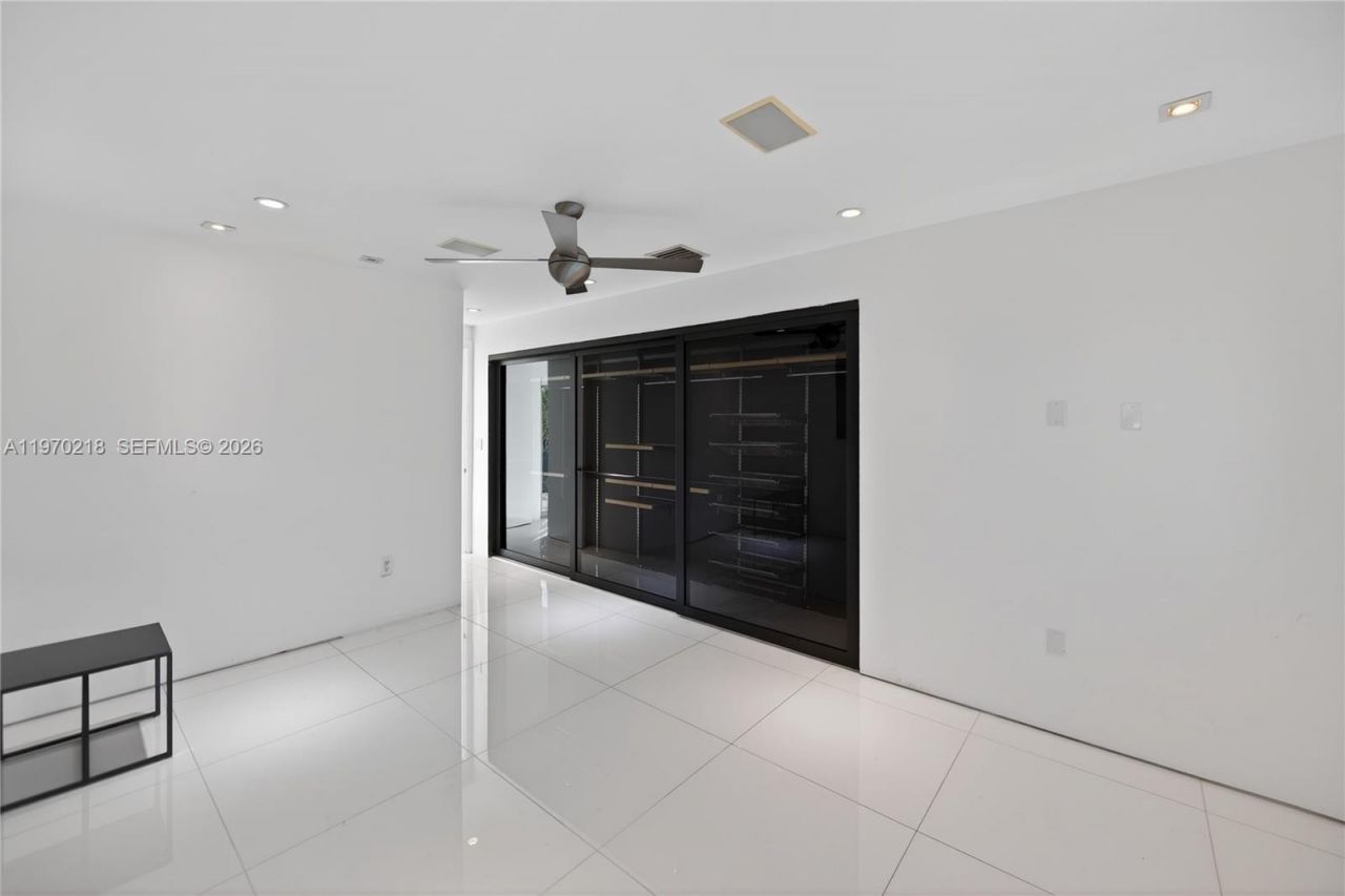1000 N Shore Dr, Miami Beach, FL 33141 Photo