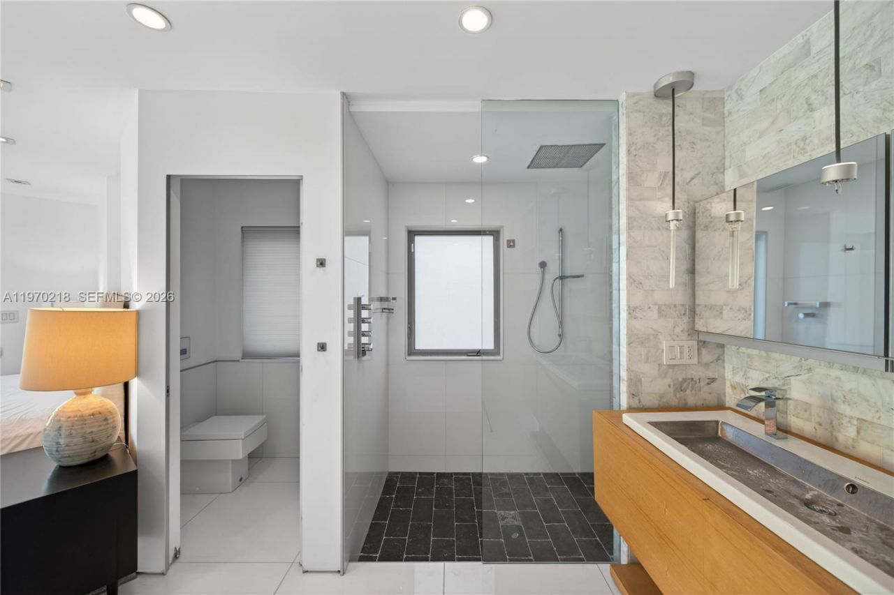 1000 N Shore Dr, Miami Beach, FL 33141 Photo