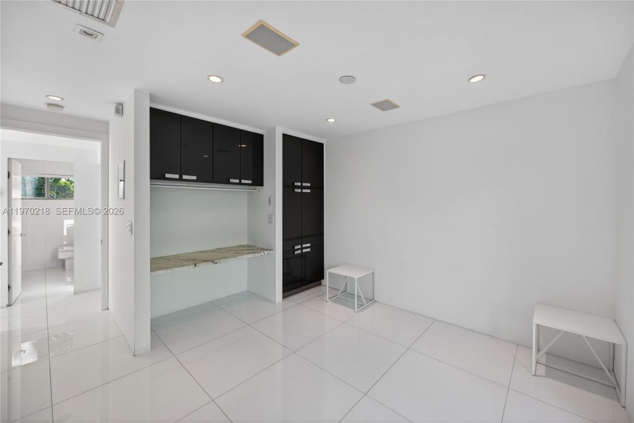 1000 N Shore Dr, Miami Beach, FL 33141 Photo