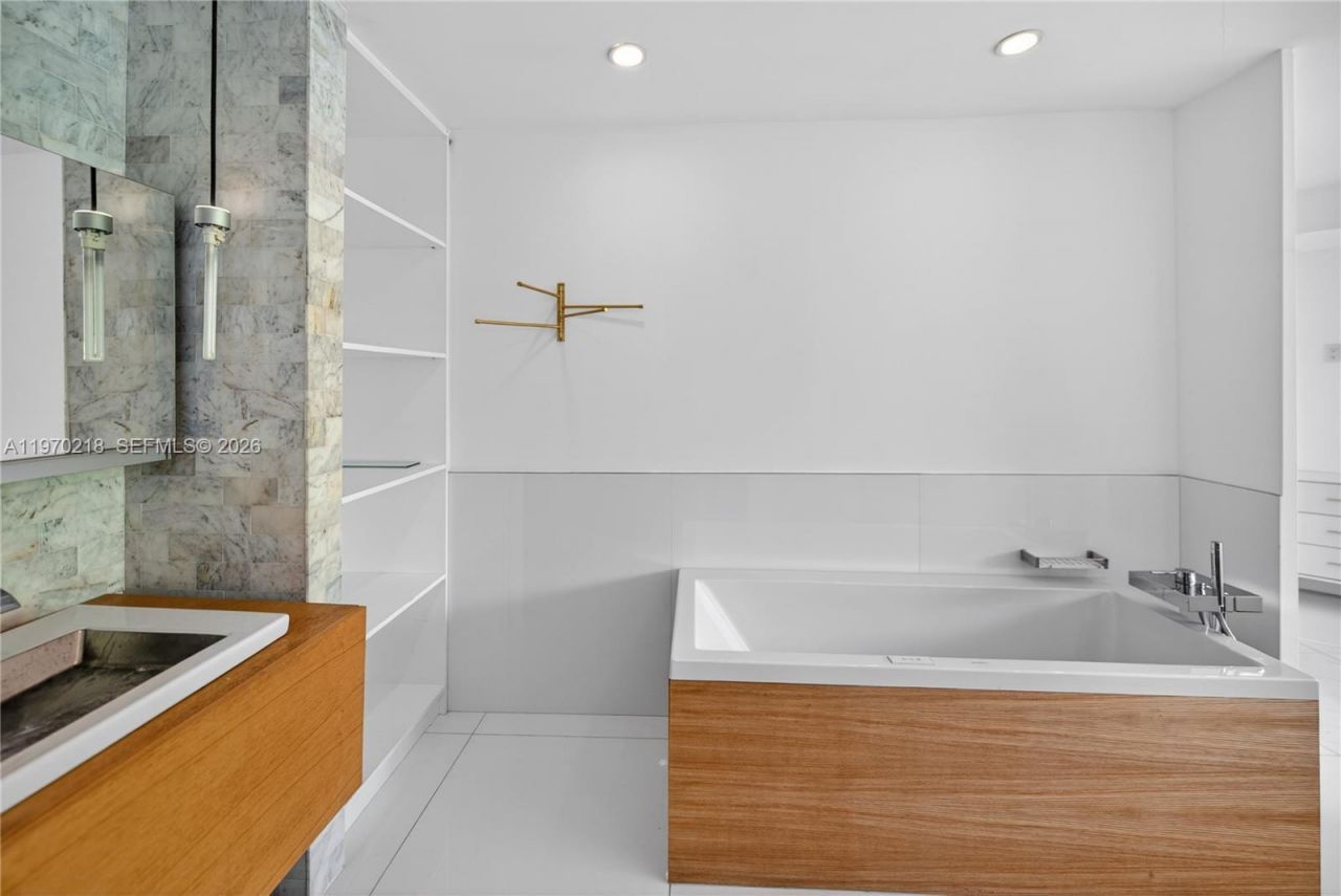 1000 N Shore Dr, Miami Beach, FL 33141 Photo