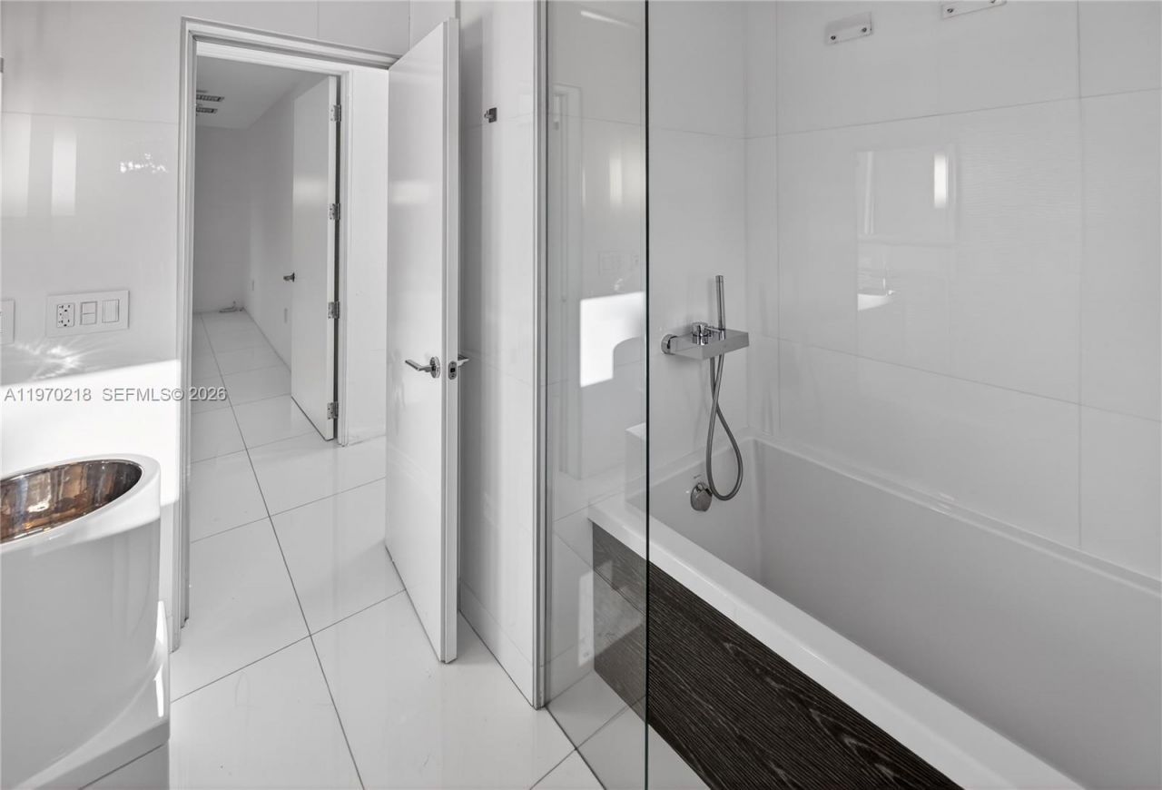 1000 N Shore Dr, Miami Beach, FL 33141 Photo