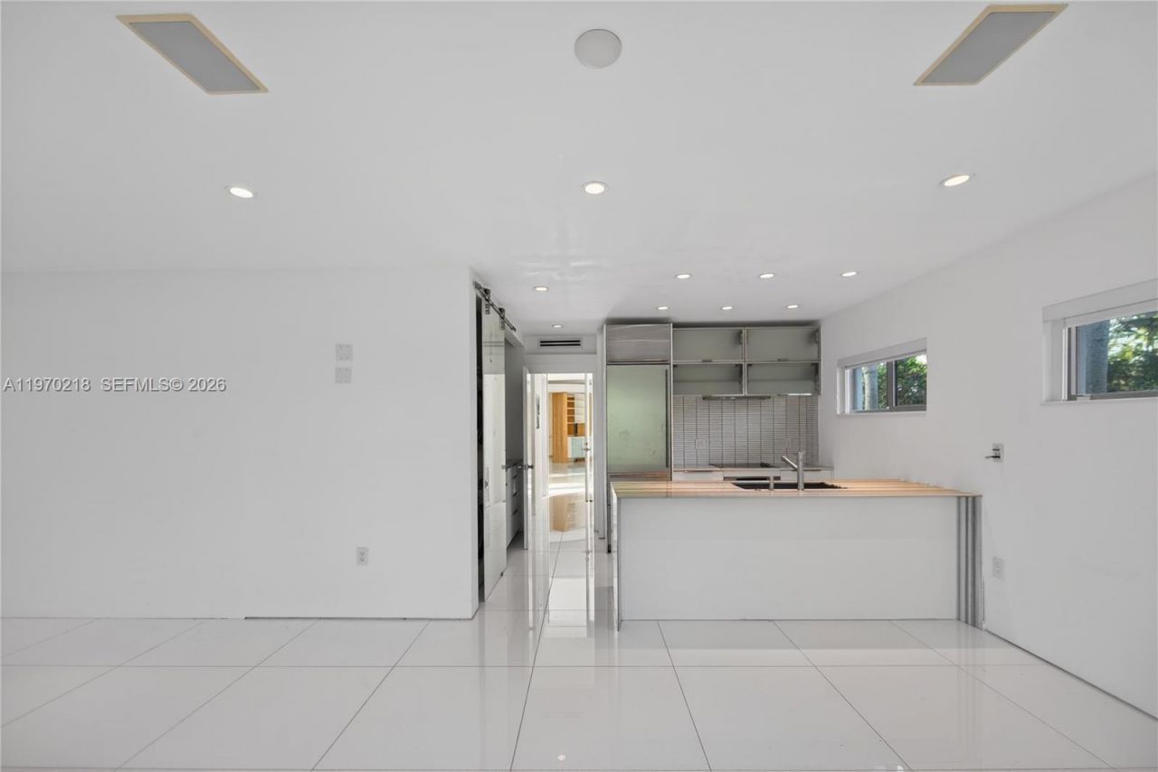 1000 N Shore Dr, Miami Beach, FL 33141 Photo