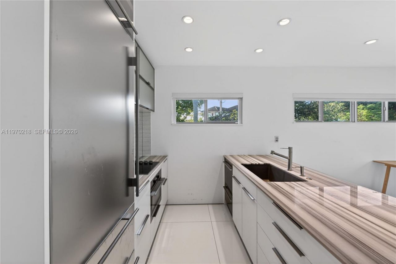 1000 N Shore Dr, Miami Beach, FL 33141 Photo