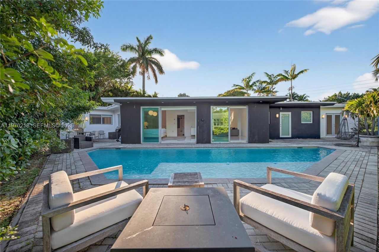 1000 N Shore Dr, Miami Beach, FL 33141 Photo