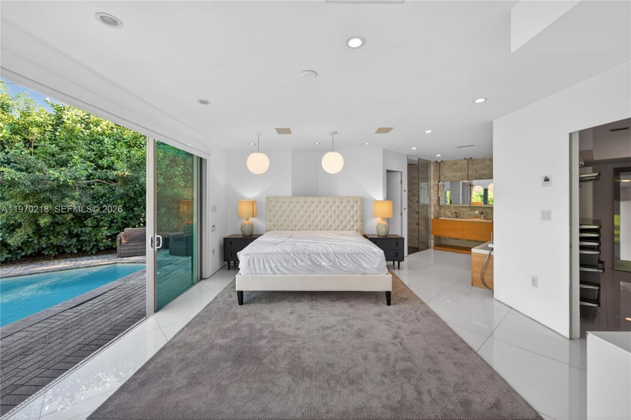 1000 N Shore Dr, Miami Beach, FL 33141 Photo