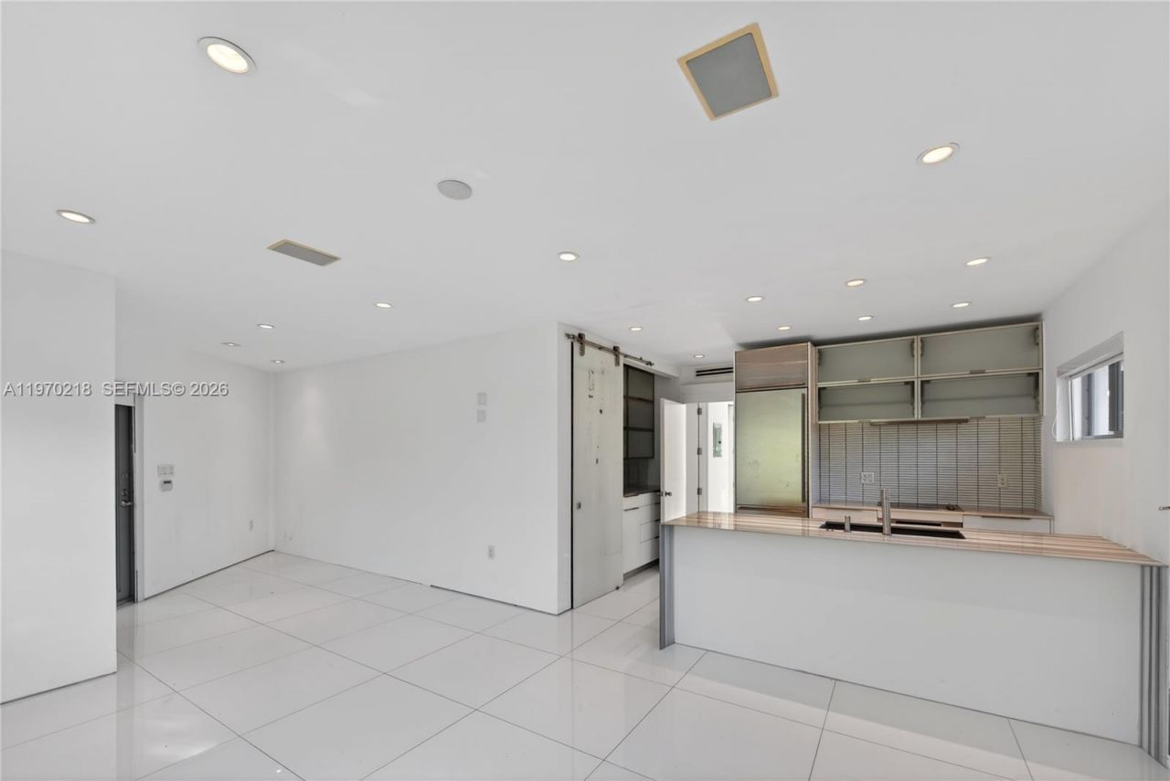 1000 N Shore Dr, Miami Beach, FL 33141 Photo