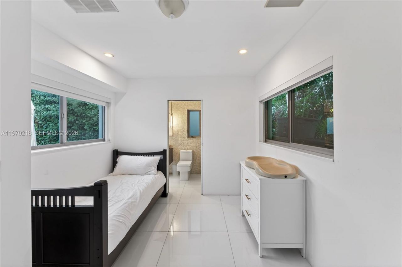 1000 N Shore Dr, Miami Beach, FL 33141 Photo