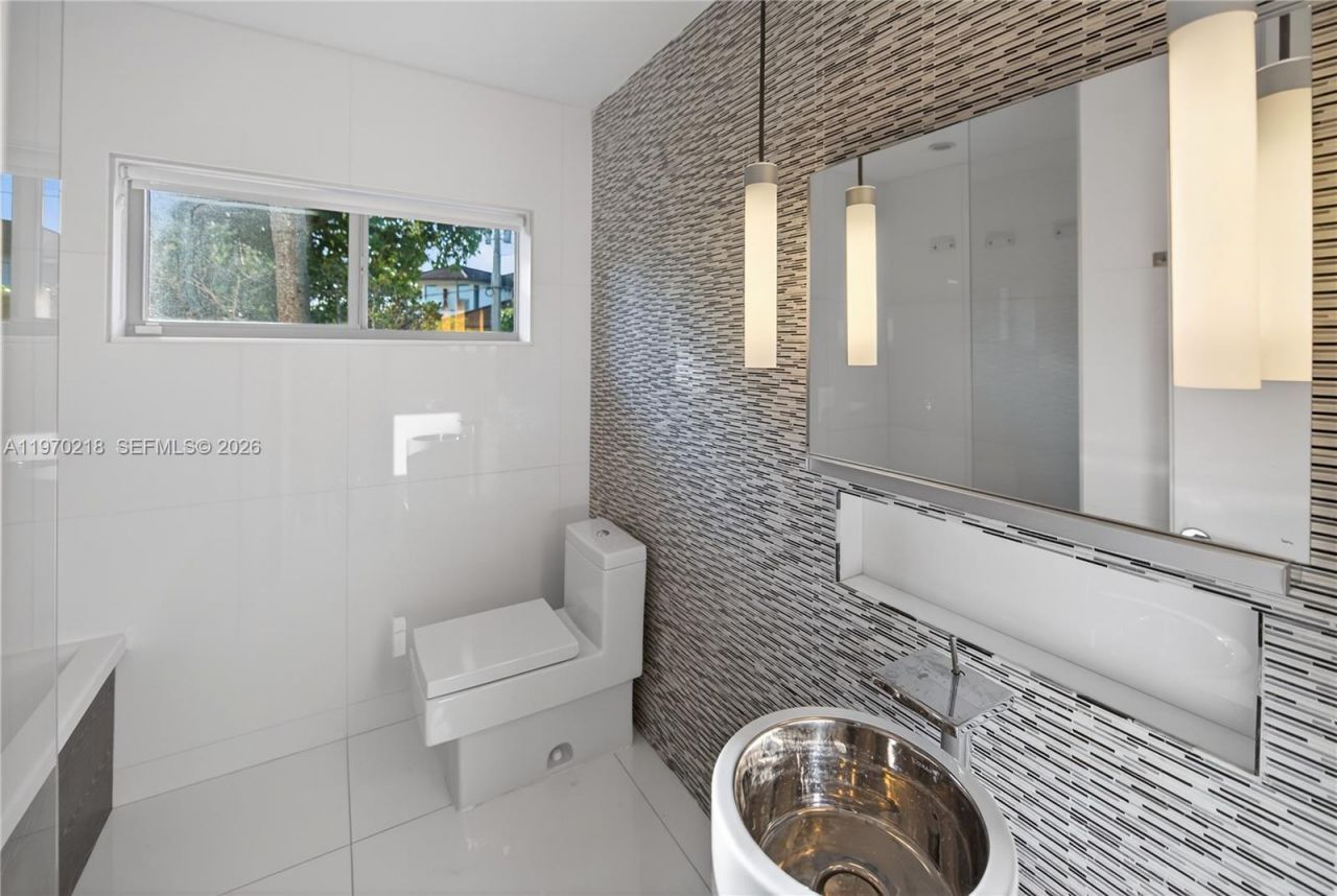 1000 N Shore Dr, Miami Beach, FL 33141 Photo