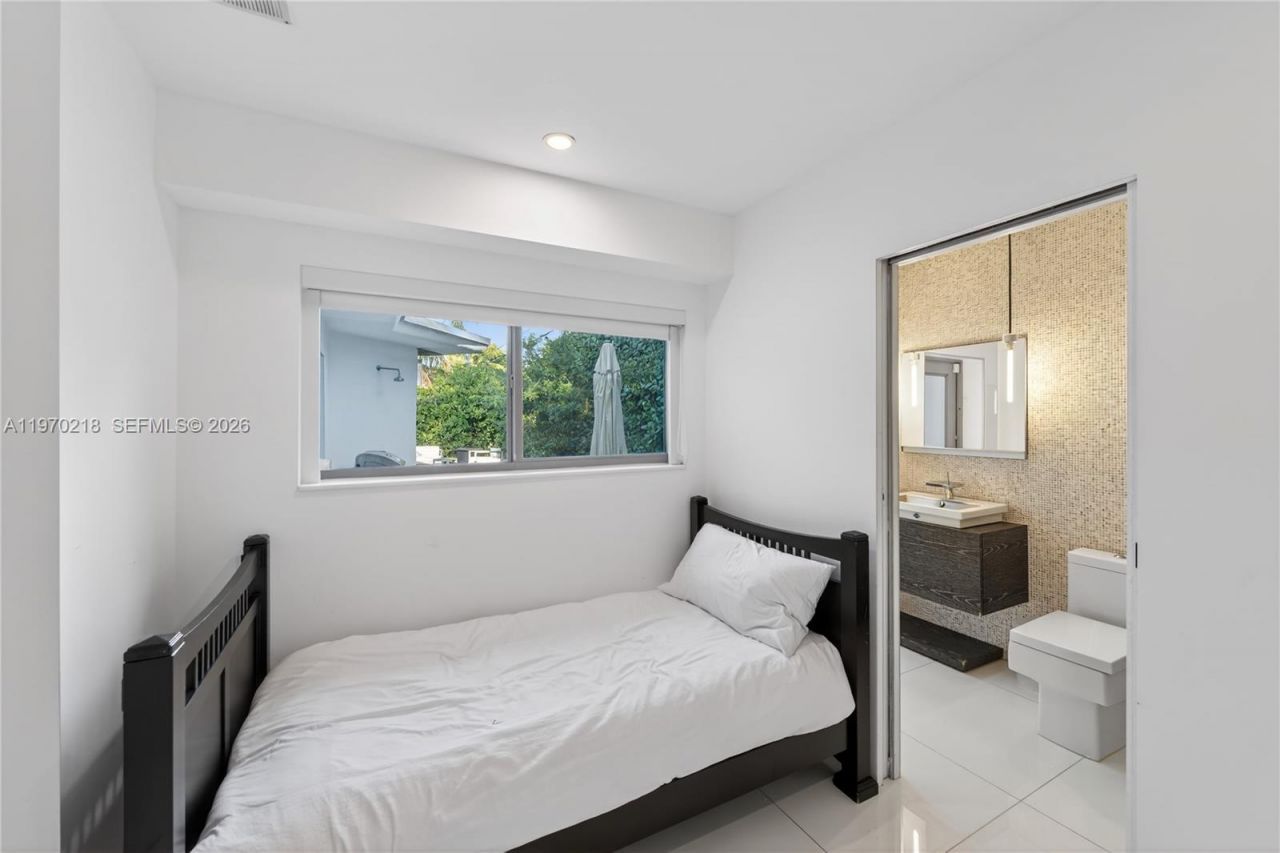 1000 N Shore Dr, Miami Beach, FL 33141 Photo