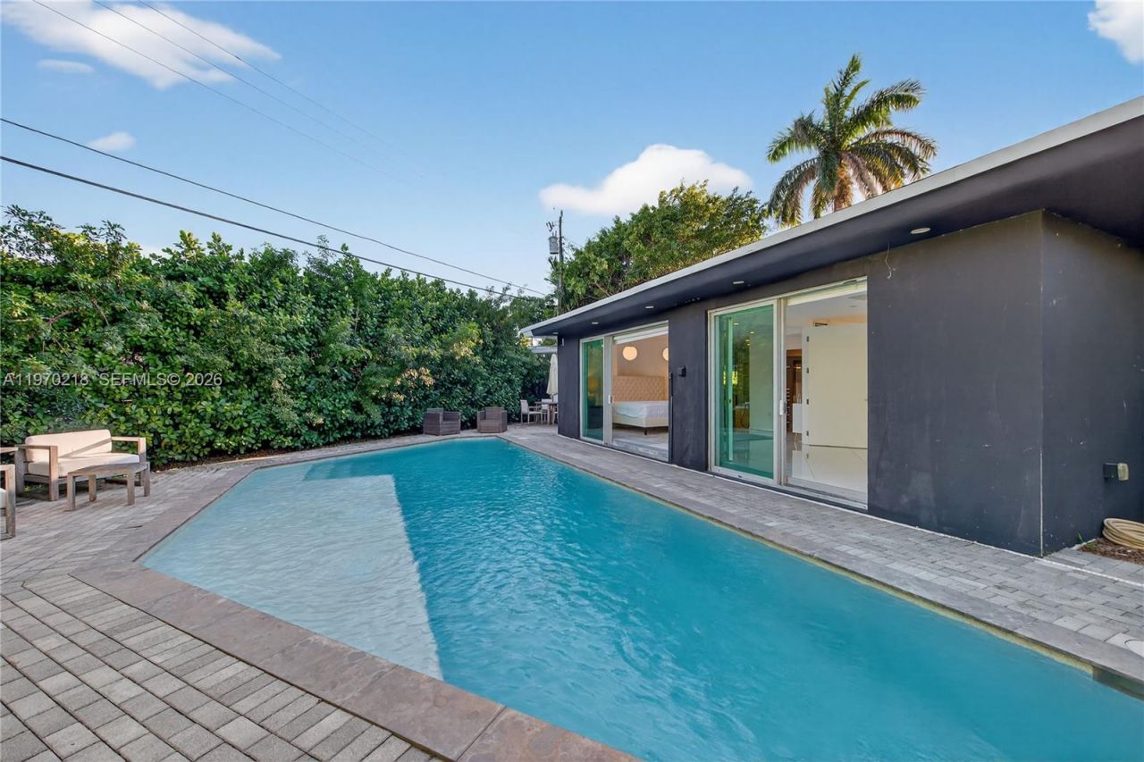 1000 N Shore Dr, Miami Beach, FL 33141 Photo